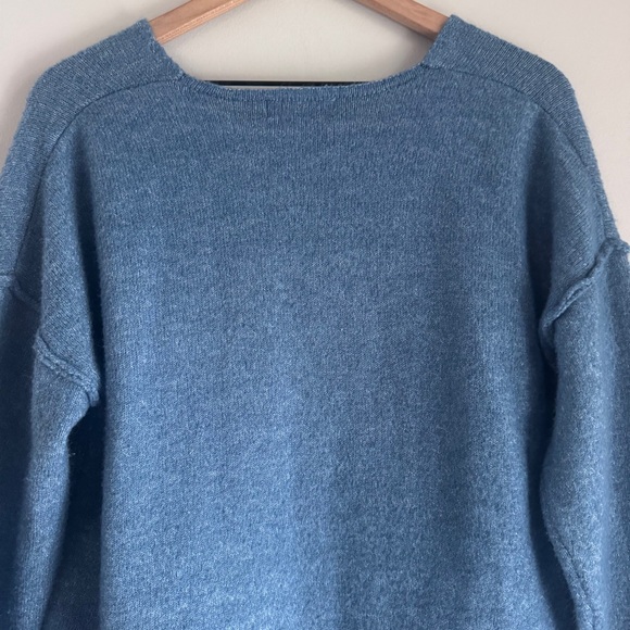 PINCH Boutique Soft V-Neck Knit Blue Sweater Size Small - Picture 7 of 8